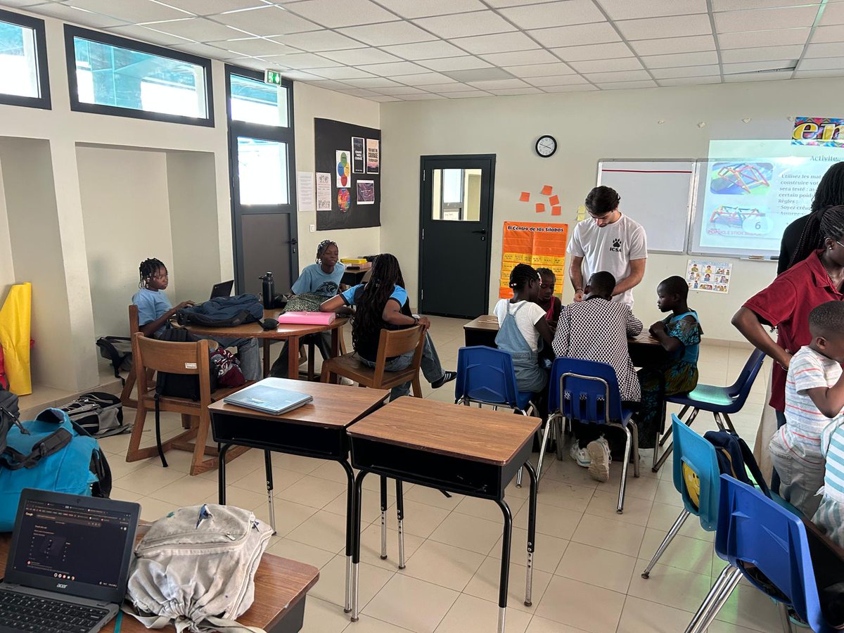 eefyci's tweet photo. Our extracurricular programs this Wednesday, November 5, 2025, took place at international Community School of Abidjan (ICSA) where, through the STEM program, students created a bridgee. https://t.co/8mrVJnCw3e
