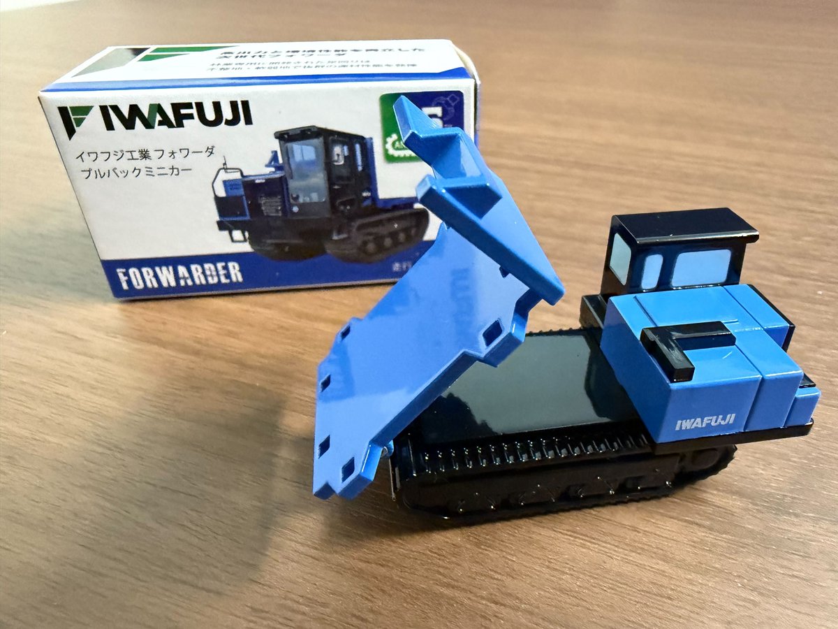 pr_hikari's tweet photo. 林業建機メーカー様より
75周年記念でミニカーを頂きました✨
ミニチュアのフォワーダーでも、存在感がすごい☺️
#林業機械 #イワフジ https://t.co/mP7mojTNZA
