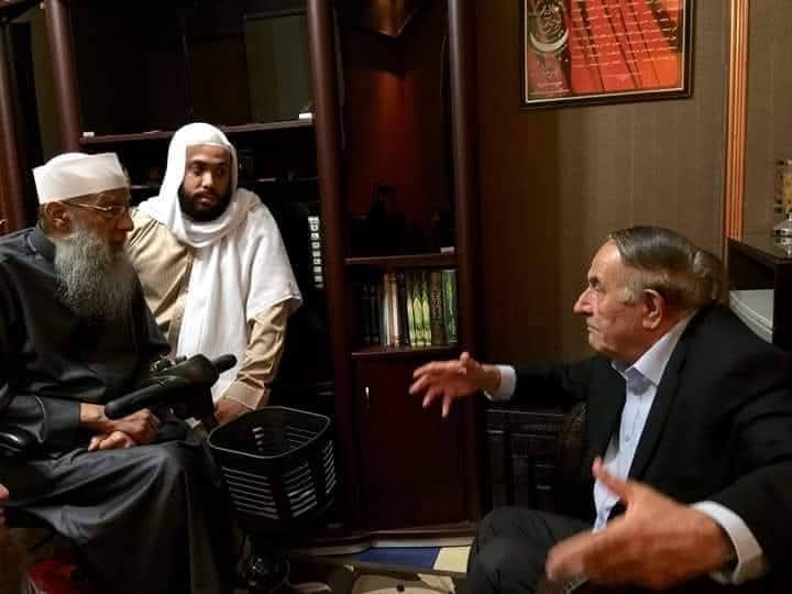 "إنما يعرف الفضل لأهله ذووه" لا أظن ما قيل عن تنافس العلماء وغيرتهم من بعضهم وكلام بعضهم في بعض ووضع بعضهم من قيمة بعض ينطبق على أولئك العلماء المخلصين الذين أفنوا زهرة أعمارهم في طلبه وأبلوا جدة شبابهم في تحصيله..وإنما حدث هذا مع أولئك الذين شغلتهم الدنيا والمناصب والدرجات