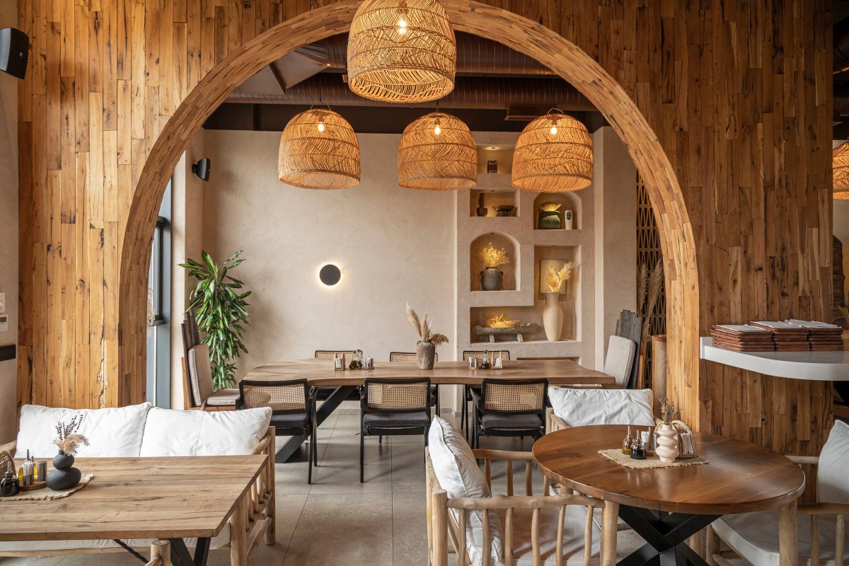 Archello's tweet image. Alula Eating House by SENSE Studio celebrates the harmony of material, light, and reflection. 
buff.ly/YytYTFh 

#MaterialAtmosphere #CeramicDesign #WarmMinimalism