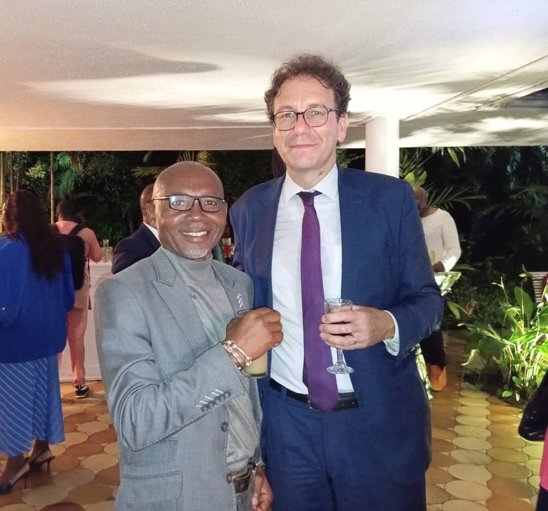 À la résidence du Haut Représentant de la République française au Gabon, convié par Fabrice Mauriès, l'info sur la visite d'État du Président français au Gabon les 23/24 novembre a été livrée.
 ACOSAH est partenaire dans quelques projets de coopération soutenu par <a href="/Franceaugabon/">France au Gabon</a>