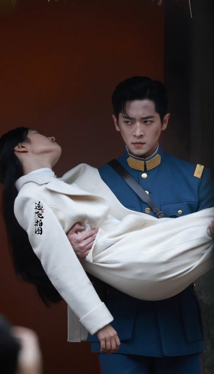 czhouye's tweet photo. The actual scene.                    Behind-the-scene. 😂 https://t.co/sfc6lnVRCZ