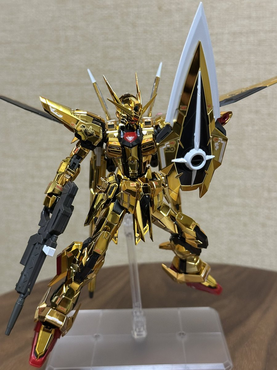 PARA_89314_'s tweet photo. RGアカツキ完成✨

カッコイイ😍

暁はストライクがベースという事は…？

👇👇👇に続く

 #ガンプラ 
 #ガンプラ好きと繋がりたい https://t.co/8uwsnfv0zw