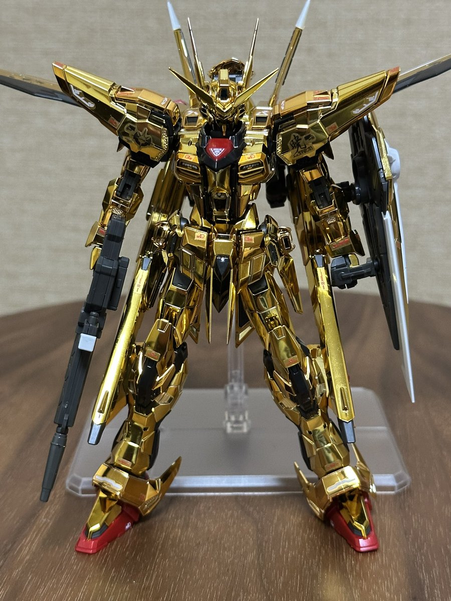 PARA_89314_'s tweet photo. RGアカツキ完成✨

カッコイイ😍

暁はストライクがベースという事は…？

👇👇👇に続く

 #ガンプラ 
 #ガンプラ好きと繋がりたい https://t.co/8uwsnfv0zw