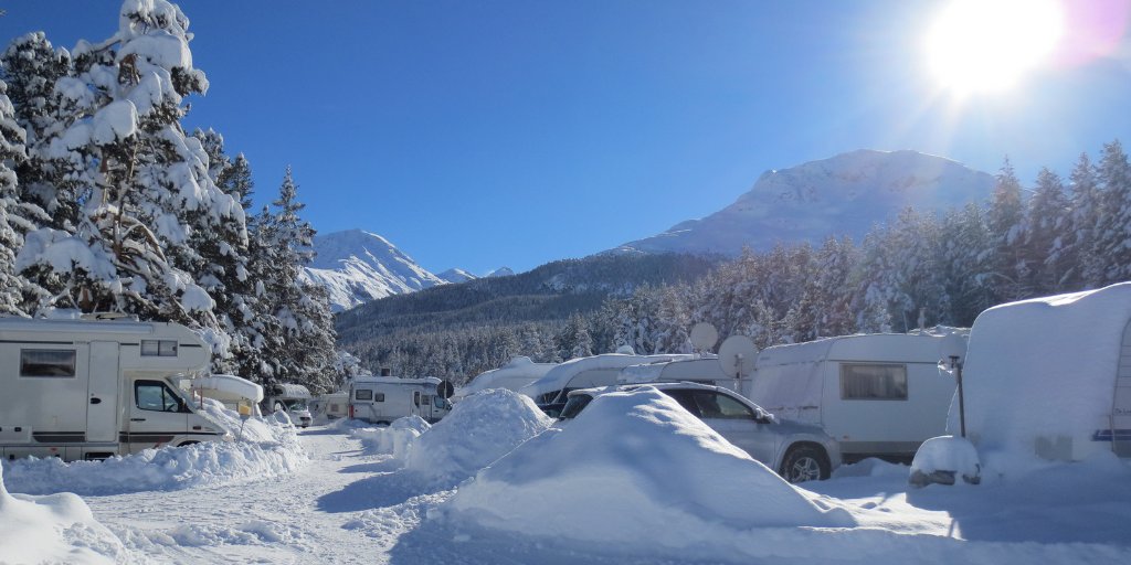 Comment camper en hiver à 1800 mètres d’altitude ! Le TCS a testé le camping dans des conditions hivernales extrêmes au camping Morteratsch à Pontresina. En savoir plus 👉 brnw.ch/camping_d_hiver

#myTCS #Camping #Hiver #Test