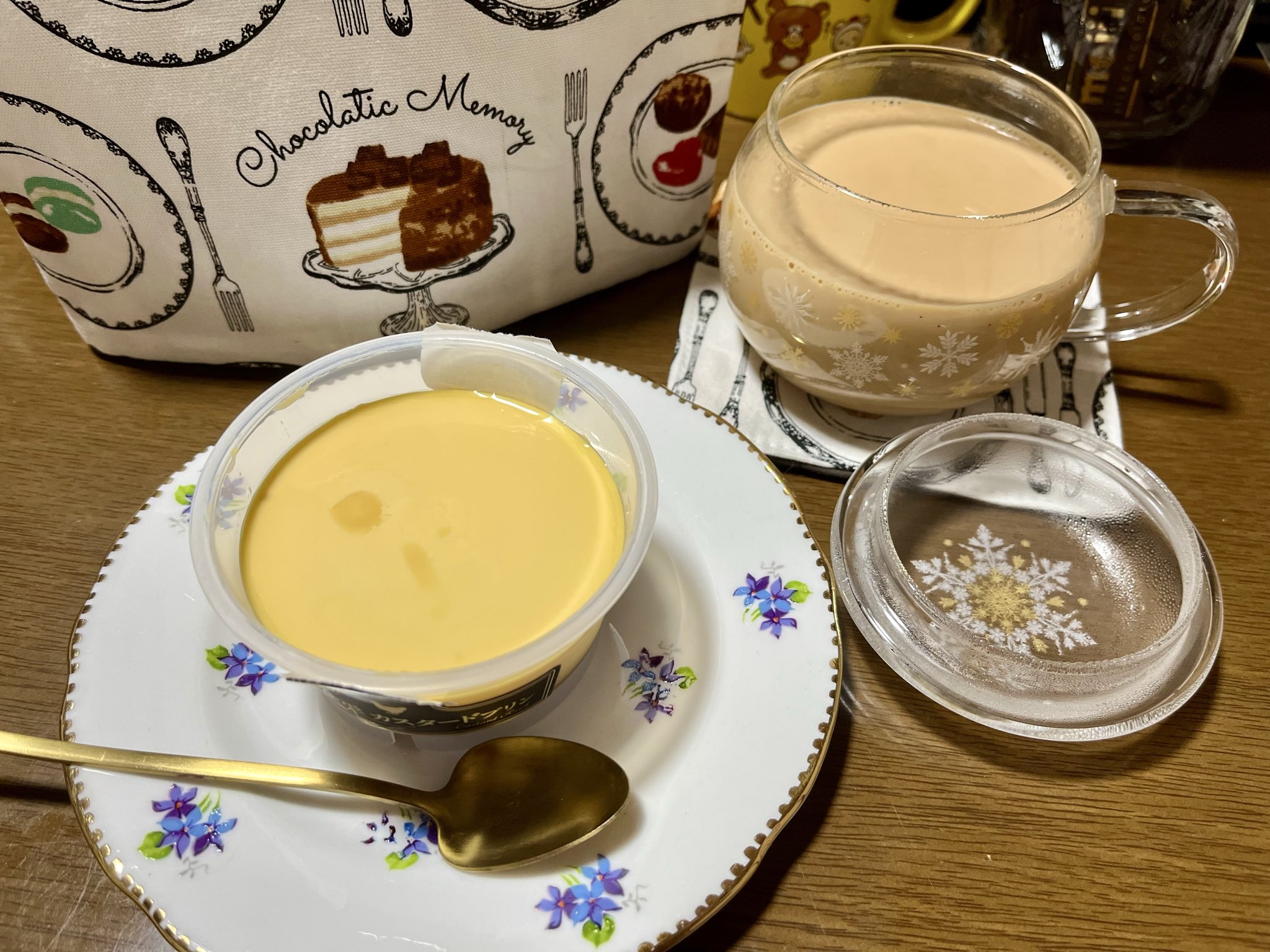 【北海道から発送】英国ロイヤルスタッフォード★Holly Night★ペアセット 北海道から発送】英国ロイヤルスタッフォード☆Holly Night☆ペアセット