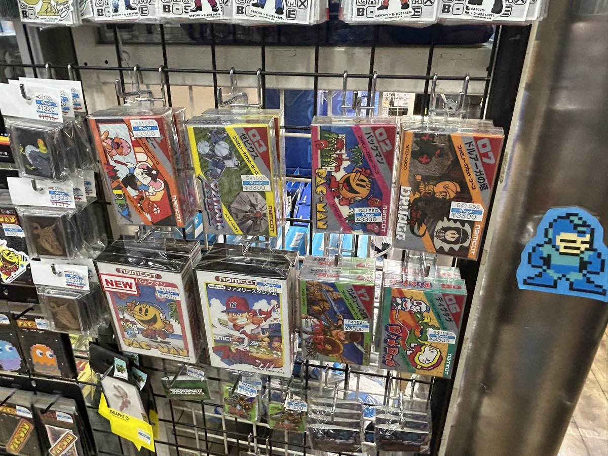 ファミリーカセットケース取扱店のご紹介！上野駅目の間に所在するヤマシロヤ5Fには新旧のゲームグッズが沢山！！品揃え豊富なので是非、訪れてみてください！！

#レトロゲーム #PACMAN #ロックマン
#パックマン