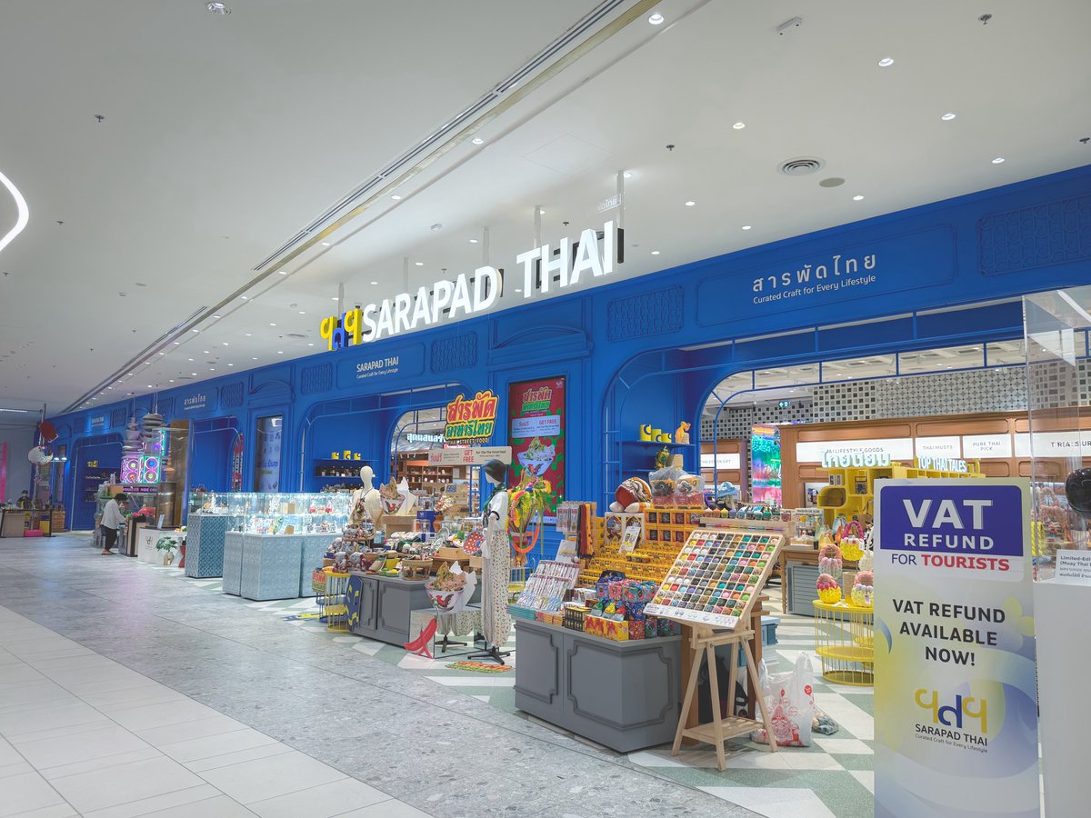ﾌｫﾛﾜｯｻﾝに教えてもらったお店
📍 SARAPAD THAI @ One Bangkok

奥にも果てしなく売り場あって時間溶けた笑
買ったのはノート❣️これ実はそれぞれのイラストを表すタイ文字でデザインされてる🇹🇭

ぜひタイ土産を探しに行ってみてー！
ツリーに何枚か写真繋げるね↓

#おもちがタイに行ってみた