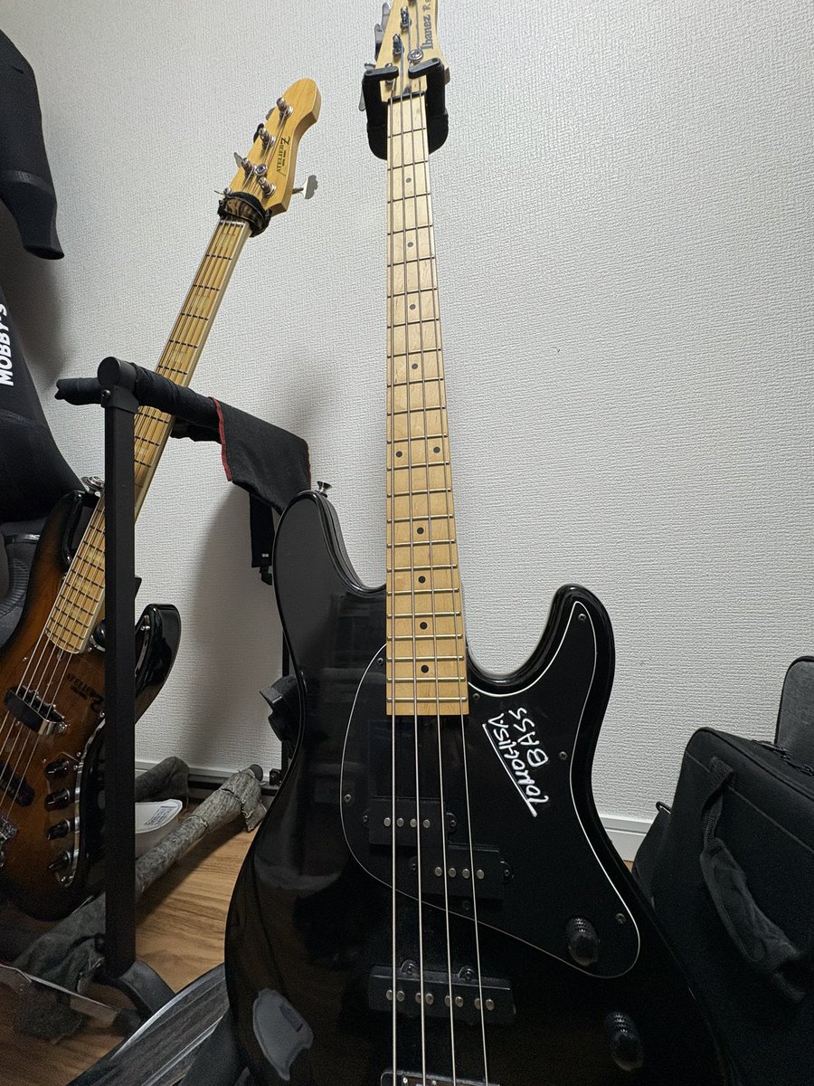 flight00's tweet image. 今日はベースの日🎉🎉🎊
5弦はしばらくお休みして、久々に4弦でピック弾きの日々が続く

HAPPY BASS DAY🎉🎉🍻
#ベースの日