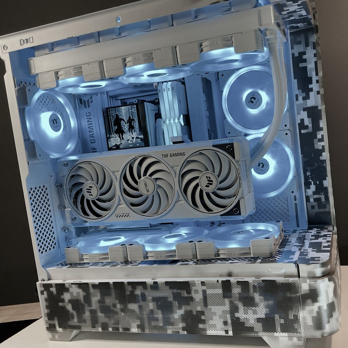 Thermaltake_UK_'s tweet image. Stealth. Precision. Silence.
Hidden in plain sight — the camo-clad Thermaltake View 290 delivers cold performance under cover.
🪖Camo perfection by @shadowbuilds_
🔗 bit.ly/VIEW290TGARGB
#thermaltakeuk #view290 #pcbuilder #GamingSetup2025 #StealthBuild #CamoDesign