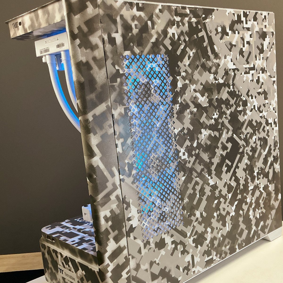 Thermaltake_UK_'s tweet image. Stealth. Precision. Silence.
Hidden in plain sight — the camo-clad Thermaltake View 290 delivers cold performance under cover.
🪖Camo perfection by @shadowbuilds_
🔗 bit.ly/VIEW290TGARGB
#thermaltakeuk #view290 #pcbuilder #GamingSetup2025 #StealthBuild #CamoDesign