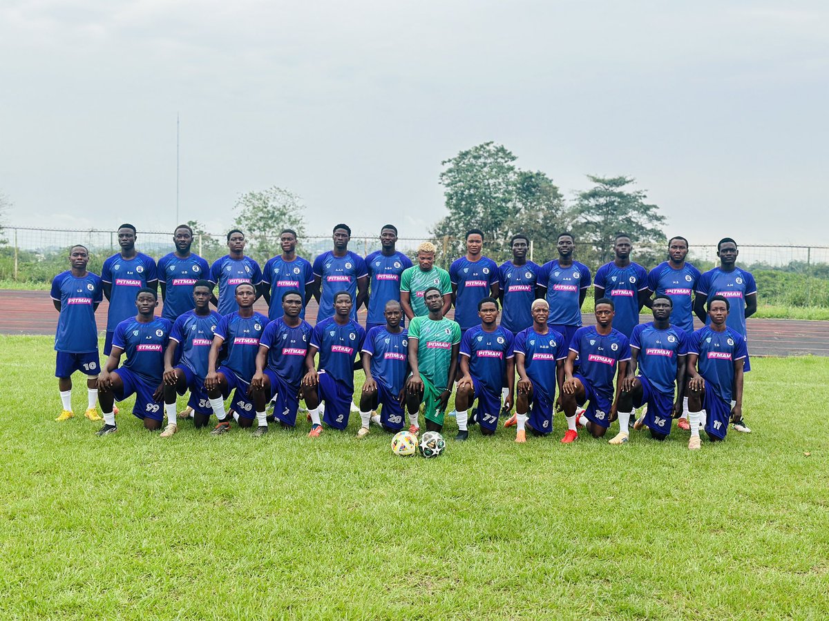 pitmanfuta99's tweet photo. This amazing PITMAN jersey kit has been the most beautiful male football jersey in NUGA so far . FUTA TIGERS rocking the jersey hard in JOS 

#TEAMFUTA #FOOTBALL #FUTA #NUGA #FUTATIGERS https://t.co/NpmyxGu4Sr