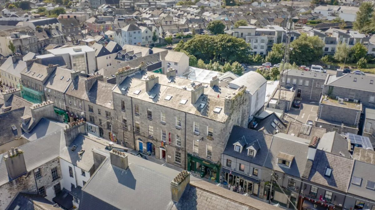 GalwayArtsCentr's tweet image. As President #MichaelDHiggins concludes his time as #UachtaránnahÉireann, we at #GalwayArtsCentre wish to extend our heartfelt thanks for his many years as our Patron. 

Le mórbhuíochas

#IrishArts #GalwayCulture #ArtsInIreland #CulturalChampion #CreativityMatters #FáilteAbhaile