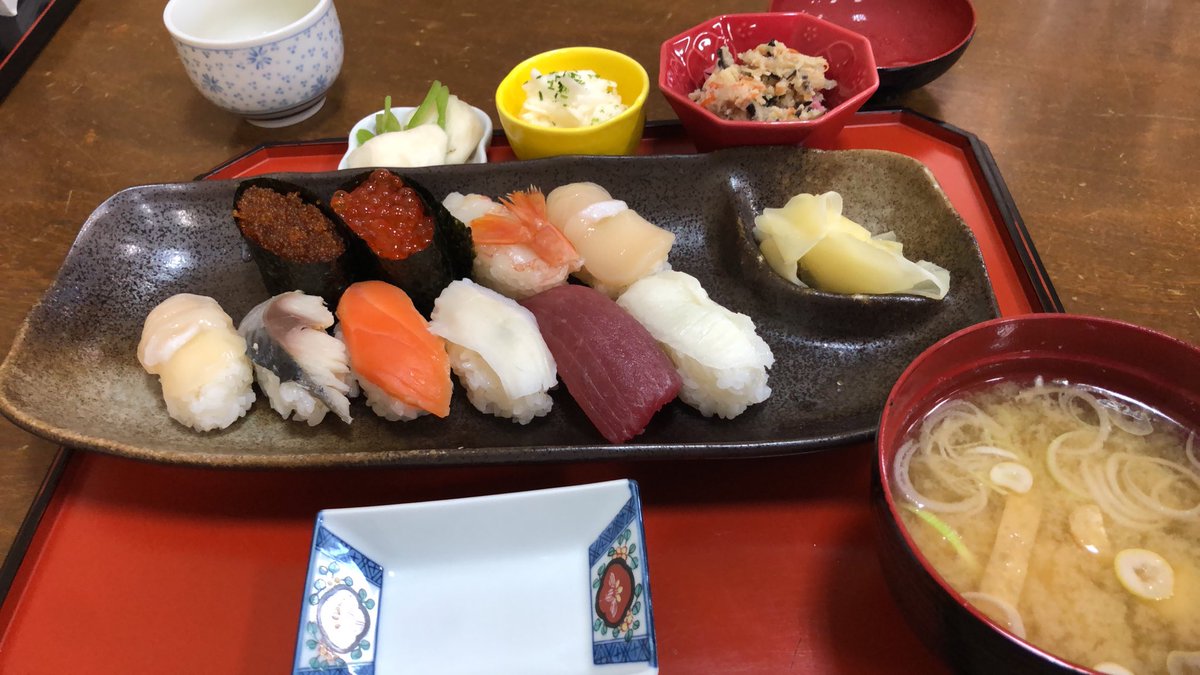 お昼は金亀亭で生寿司セット