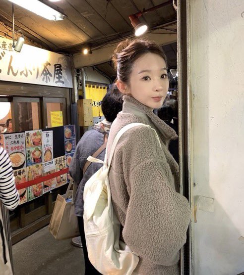 요즘 이 표정 자주하는데
우뜨케
제발 저요 ••• 🥰ㅠ