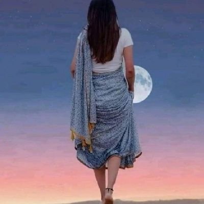 (रवीना मिश्रा की तरफ से लिखने की ये ज़िम्मेदारी 
मुझे आज रात 10 बजे तक मिली है)

बहुत संभाल के रक्खी तो पाएमाल हुई
सड़क पे फेंक दी तो जिंदगी निहाल हुई
बड़ा लगाव है इस मोड़ को निगाहों से
कि सबसे पहले यहीं रौशनी हलाल हुई। 
<a href="/rmishra1431986/">Ravina Mishra</a>