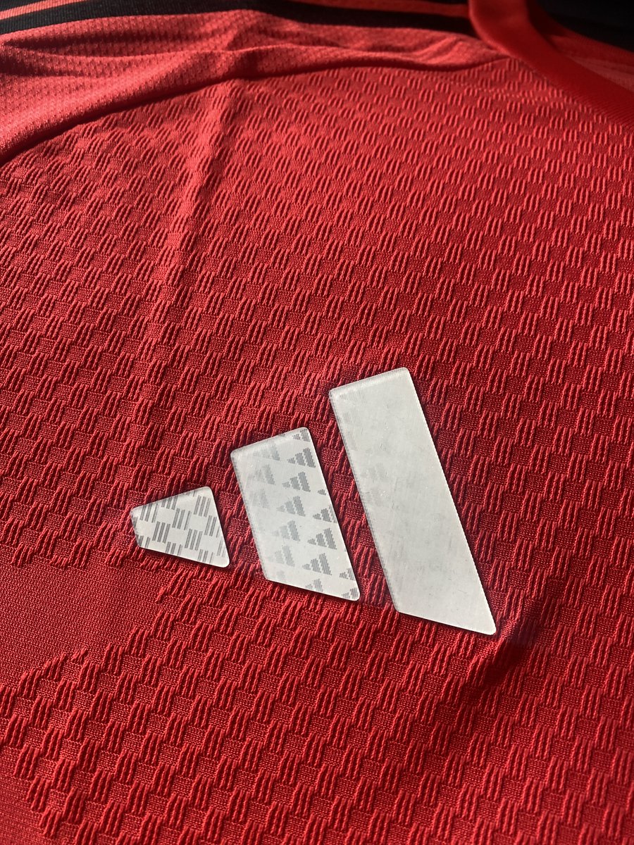 JLeagueShirts's tweet image. Japan 2025 Adidas goalkeeper AUTHENTIC sort sleeves 3XL in detail...