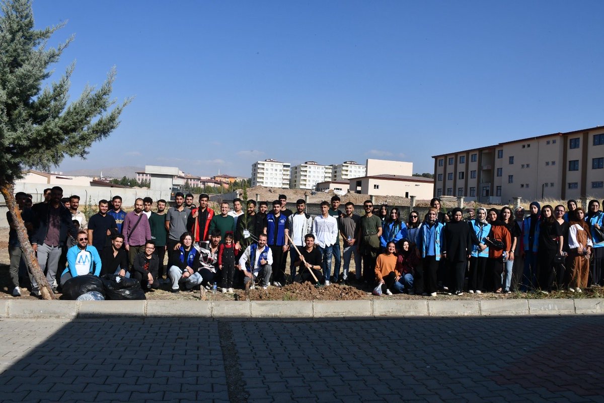 11 Kasım Milli Ağaçlandırma Günü kapsamında, “Geleceğe Nefes” etkinliğiyle 3 No’lu Sentetik Sahanın bahçesinde fidanlarımızı toprakla buluşturduk. Geleceğe yeşil bir iz bırakmanın mutluluğunu yaşadık. 🌱