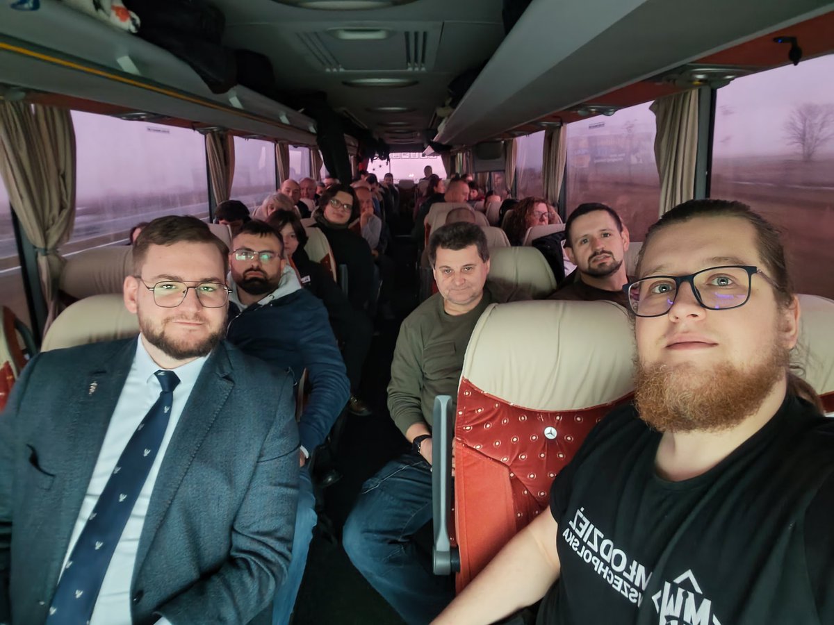 P_Zdunczyk's tweet photo. Lubelszczyzna, głównie Zamość, w trasie na Marsz Niepodległości! https://t.co/Ap2VWPBo2m