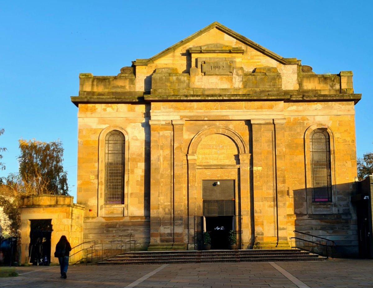 Saint Luke's on Bain Street in the East End of Glasgow. Built as a church in 1836, it was designed by James Wylson, and it was looking rather glorious in the light ofbthe aetting sun on Sunday afternoon.

#glasgow #architecturephotography #buildings  #architecture  #church