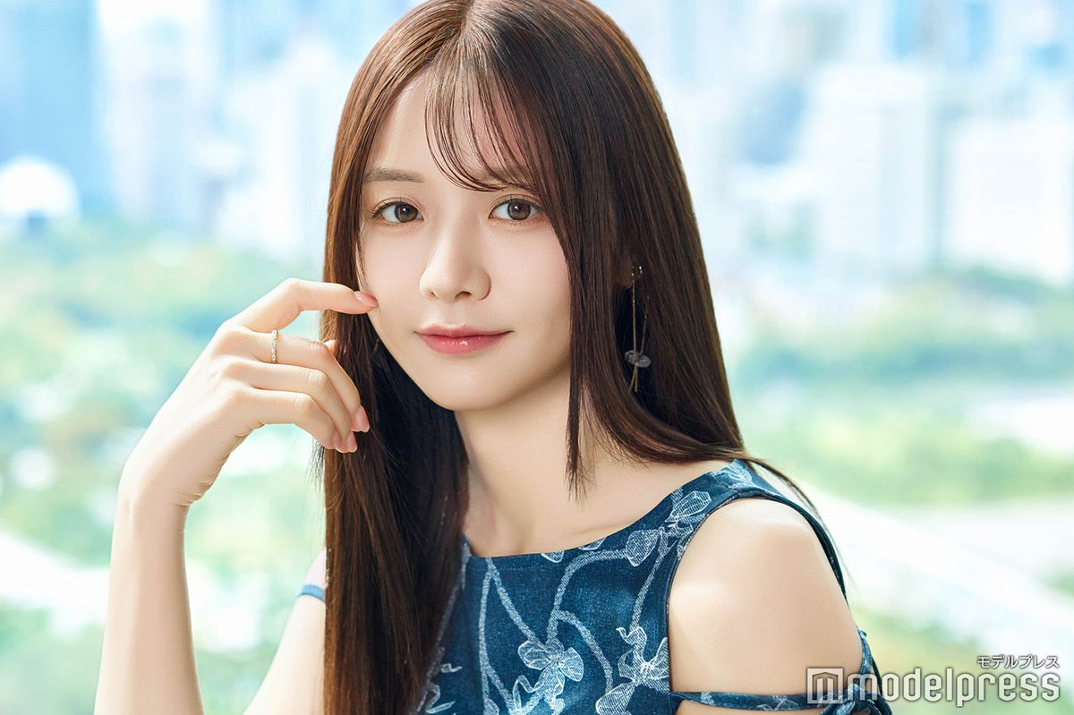 modelpress's tweet photo. ＼森香澄インタビュー🤍／

◇30歳で始めた新美容習慣
◇ “あざと可愛い”の真意
◇元局アナと忘れられがちなエピソード

新社会人・学生に伝えたい“お金の価値”も語ってもらいました！

🔻記事詳細はこちら
https://t.co/Z3dPR1cmr0

[PR] @mori_kasumi_ @mizuhobank https://t.co/gJkipLautf
