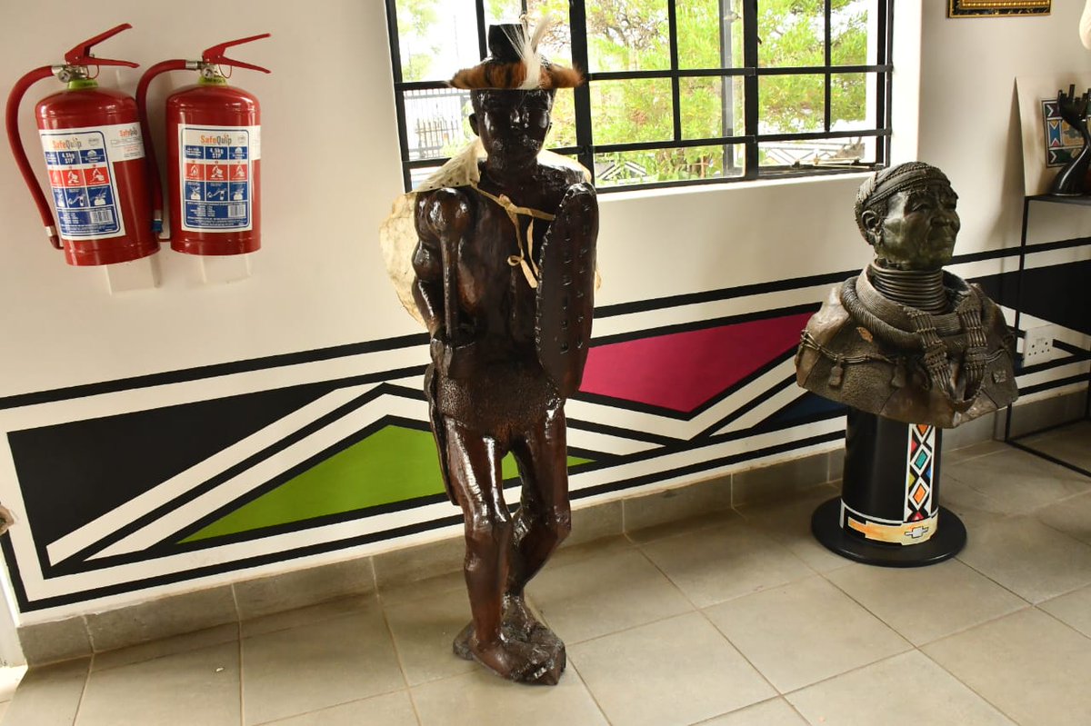 SportArtsCultur's tweet image. Some of Gogo Esther Mahlangu’s beautiful paintings, artifacts, and honours are displayed in her traditionally decorated Cultural Village. Her work continues to celebrate Ndebele heritage and inspire generations.

#MamaEstherMahlangu #LivingLegend #VanToekaAf #DSAC #PeaceMabe