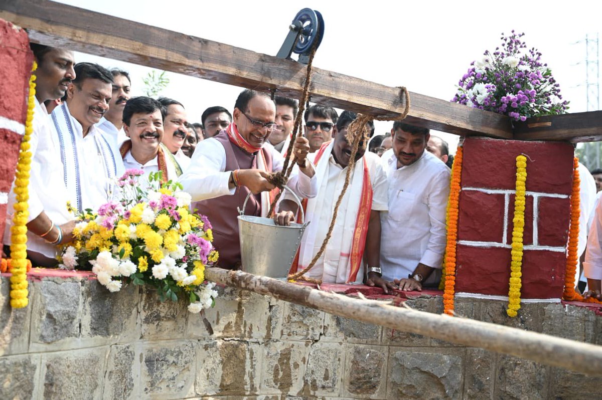 MadhavBJP's tweet photo. ఈరోజు గుంటూరు జిల్లా వెంగలయపాలెం చెరువు వద్ద నిర్వహించిన వాటర్‌షెడ్ మహోత్సవం మరియు మిషన్ వాటర్‌షెడ్ పునరుద్ధరణ ప్రారంభోత్సవం కార్యక్రమంలో కేంద్ర వ్యవసాయ, రైతు సంక్షేమం మరియు గ్రామాభివృద్ధి శాఖ మంత్రివర్యులు శ్రీ @ChouhanShivraj గారు, కేంద్ర మంత్రి డా. @PemmasaniOnX గారు, ఆంధ్రప్రదేశ్ రాష్ట్ర పర్యాటక శాఖ మంత్రి శ్రీ @kanduladurgesh గారితో కలిసి పాల్గొనడం జరిగింది.

@BJP4India @narendramodi @BJP4Andhra
