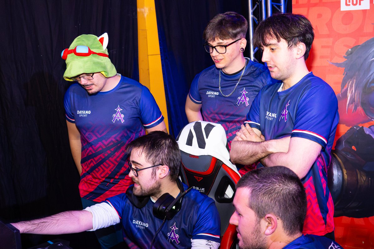 Aquest dissabte, <a href="/SomosAxia/">AXIA</a>  es va proclamar campió de la Challenger del Split de Tardor per segona vegada a la història durant les finals presencials de la <a href="/MollerussaLanP/">Mollerussa Lan Party</a>  🏆

Felicitats, campions! 🔥

Quin dia més increïble vam viure amb tota la comunitat GSE! 💙