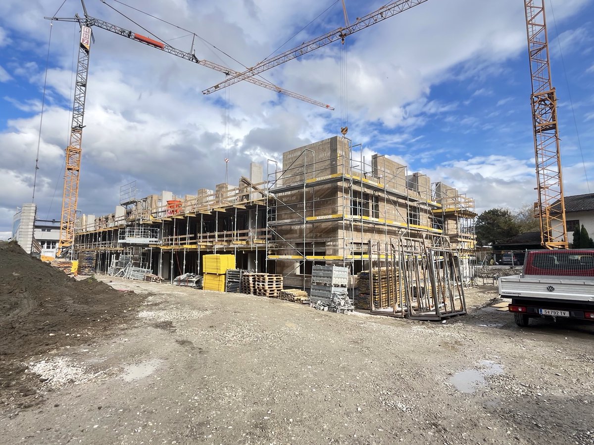 ÖKOLOGISCH &amp; NACHHALTIG | HOLZBETON - der Baustoff für höchste Ansprüche 

In nachhaltiger Bauweise entstehen in Hallein 28 geförderten Mietwohnungen
 
Bauherr:  Salzburg Wohnbau GmbH 

RHZ Bau GmbH 

Wandbaustoff: ISO SPAN 
isospan.eu