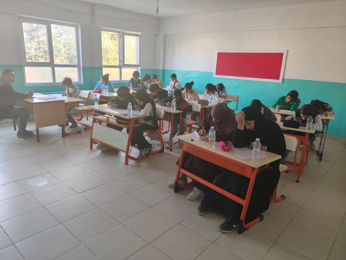 Kasım ara tatilinde İlçe Milli Eğitim Müdürlüğümüz tarafından gerçekleştirilen süreç izleme değerlendirme sınavından kareler...
dargecitiho.meb.k12.tr/icerikler/sure…
<a href="/Dargecit_MEM/">Mardin Dargeçit ilçe Milli Eğitim Müdürlüğü</a> 
<a href="/Selmangez/">Selman gezici</a>