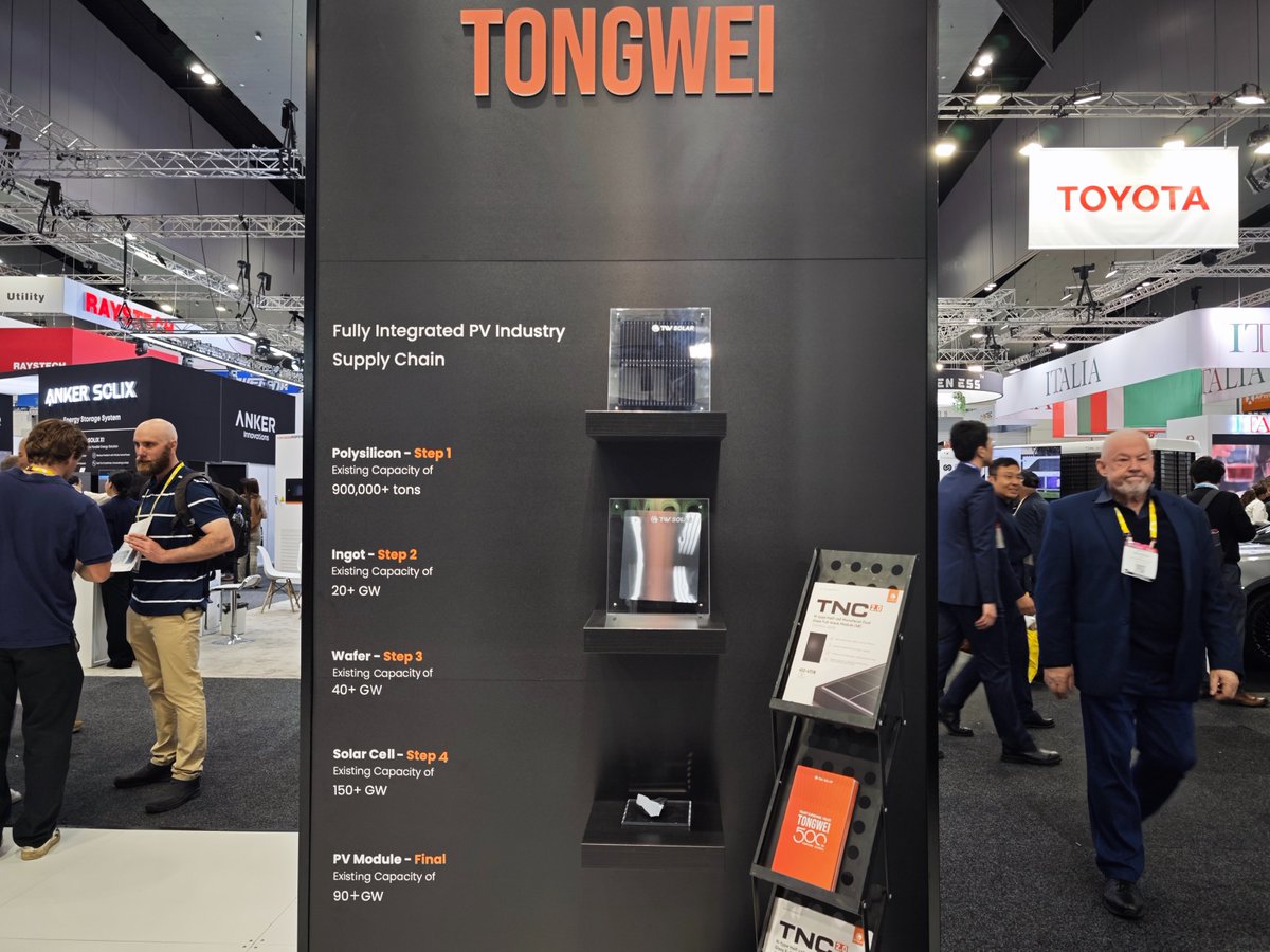 Tongwei_Solar's tweet image. ☀️ Together, We Shine Brighter!
At All-Energy Australia 2025, partners Blue Sun Group and Supply Partners showcased Tongwei’s TNC 2.0 G12R-48 — highlighting our full solar value chain from wafers to modules.

#TongweiSolar #TNC2_0 #AllEnergyAustralia #CleanEnergy #SolarInnovation