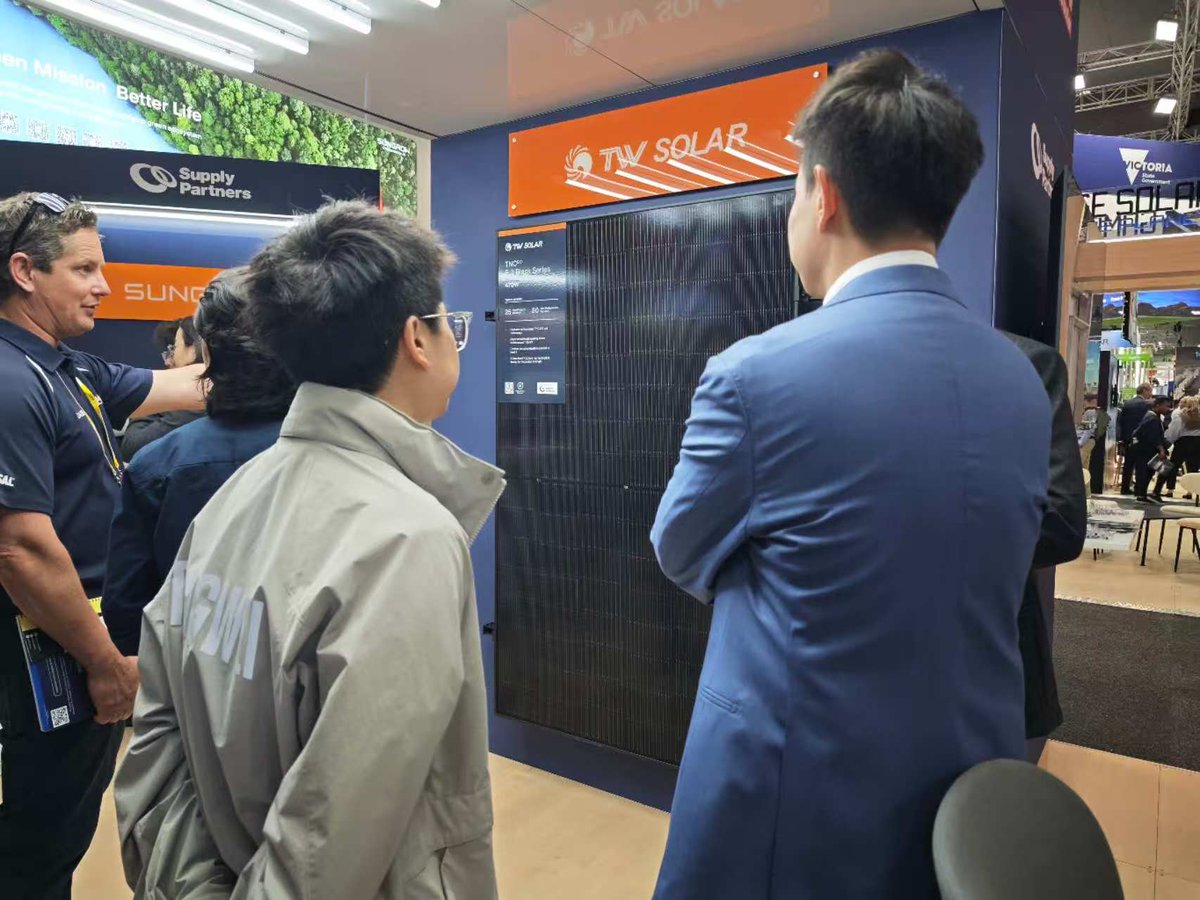 Tongwei_Solar's tweet image. ☀️ Together, We Shine Brighter!
At All-Energy Australia 2025, partners Blue Sun Group and Supply Partners showcased Tongwei’s TNC 2.0 G12R-48 — highlighting our full solar value chain from wafers to modules.

#TongweiSolar #TNC2_0 #AllEnergyAustralia #CleanEnergy #SolarInnovation