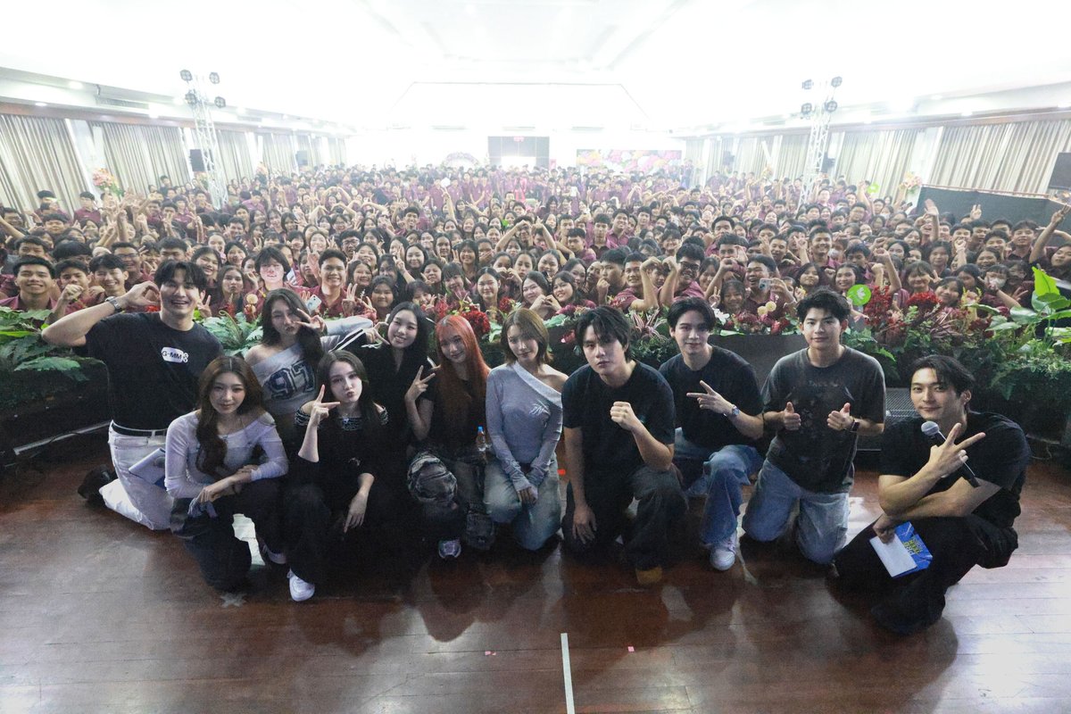 GMMTV's tweet photo. จบไปเรียบร้อยแล้วสำหรับ 'GMMTV PRO-TEEN SCHOOL TOUR 2025' ที่ โรงเรียนเบญจมราชานุสรณ์ 
ทุกคนให้ความร่วมมือกันอย่างเต็มที่ในวันนี้ ขอบคุณทุกคนมากๆ นะครับ และหวังว่าพวกเราจะได้กลับมาเจอกันอีกครั้งนะ

#GMMTVSchoolTour2025xBS
#GMMTVSchoolTour2025
#GMMTV @winny_thanawin @satangktp @mmarkpkk @Tpkkrubs @FELIZZOfficial_ @Acare_ct @jaoyngs @yolochari @ciinthesea @ppreamnicha @Sangtsangt @oicsaru