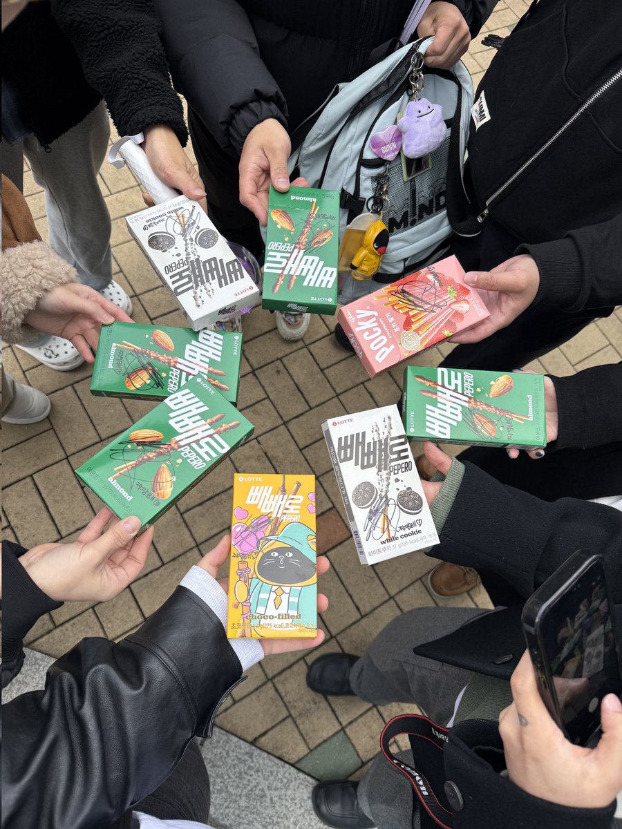 kyjzz611's tweet photo. ㅠㅠ 미야가 빼빼로까지 챙겨주고 너무 쨔앙해 절대못먹갰어 전시해놓을께 언제나 변함없이 이선미만 사랑한다😍😍😍🤟
#선미 #선미빼빼로 #SUNMI #HEART_MAID https://t.co/ohxX74z7oB
