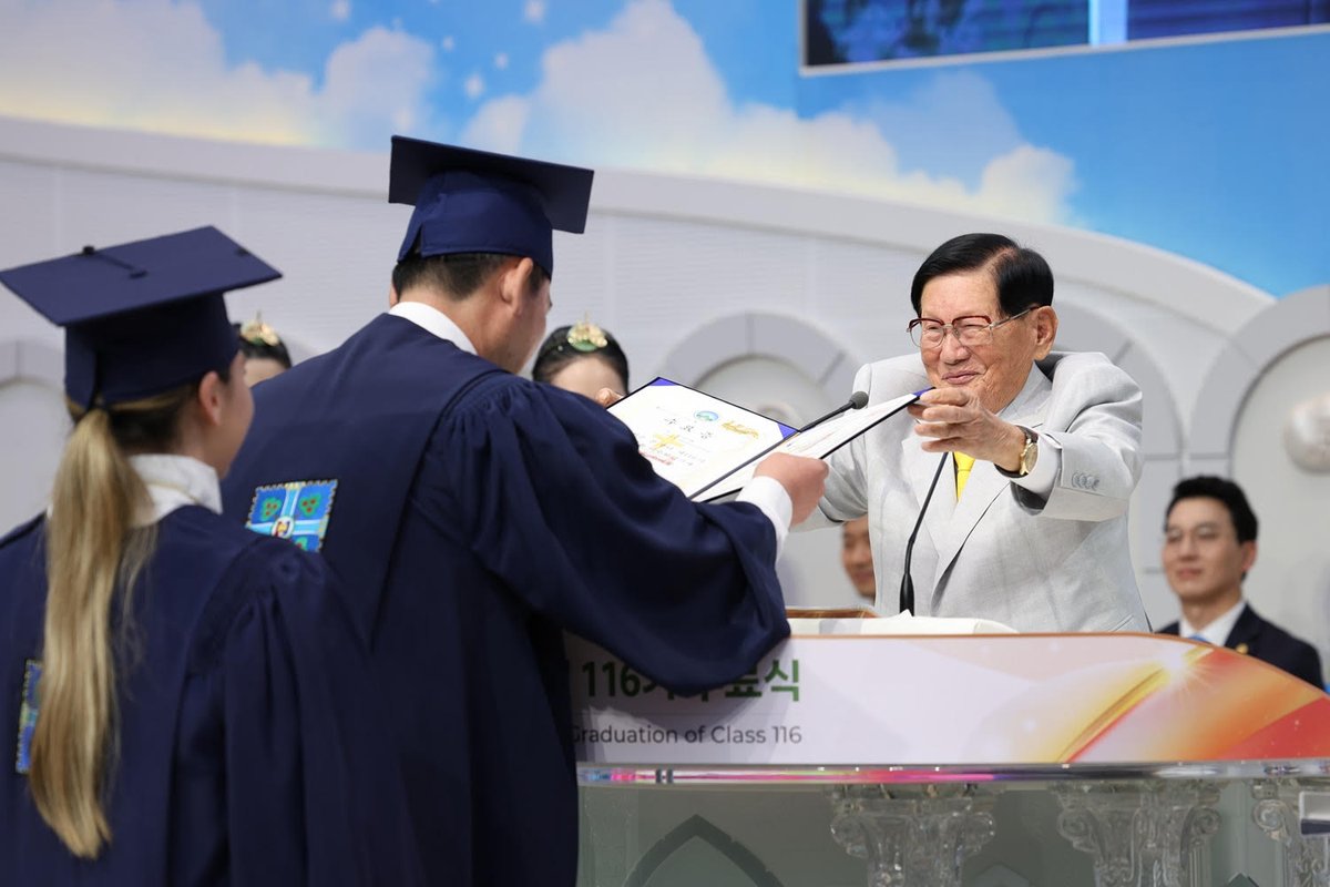 The_Indian_Sun's tweet image. ✝️Shincheonji Church celebrated 59,192 graduates, incl 2,248 pastors, from its intensive Bible course.📖 The program requires mastering #scripture from #Genesis to #Revelation, wt graduates testifying to transformative understanding.🙏#TheIndianSun

🔗 wp.me/p7ADtX-saF