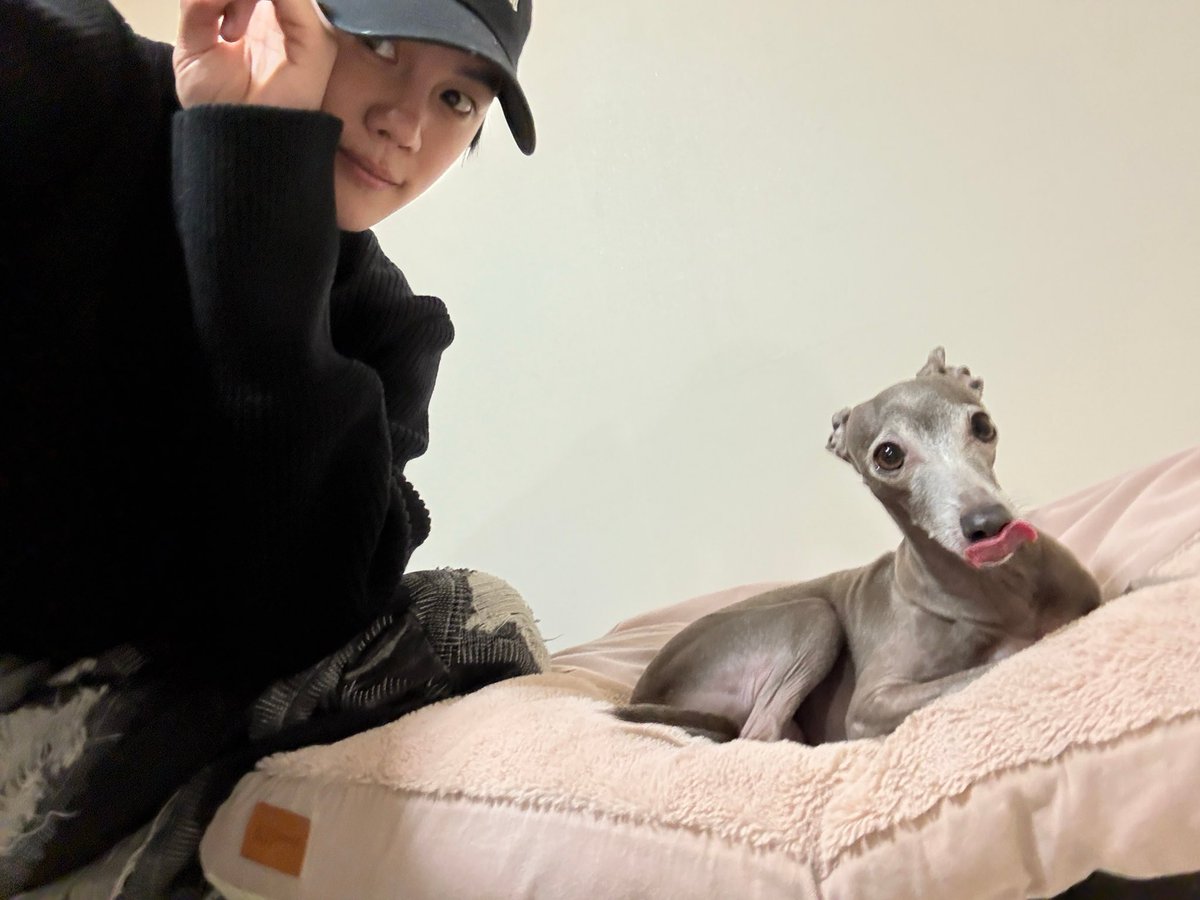 spillthevins's tweet photo. 251111 🦌🐶💬 17:22 KST

: 📸 x3
: i came to see eumppappaㅋㅋㅋㅋㅋ
: ppappa got oldㅋㅋㅋㅋ https://t.co/kOrX6bYS11