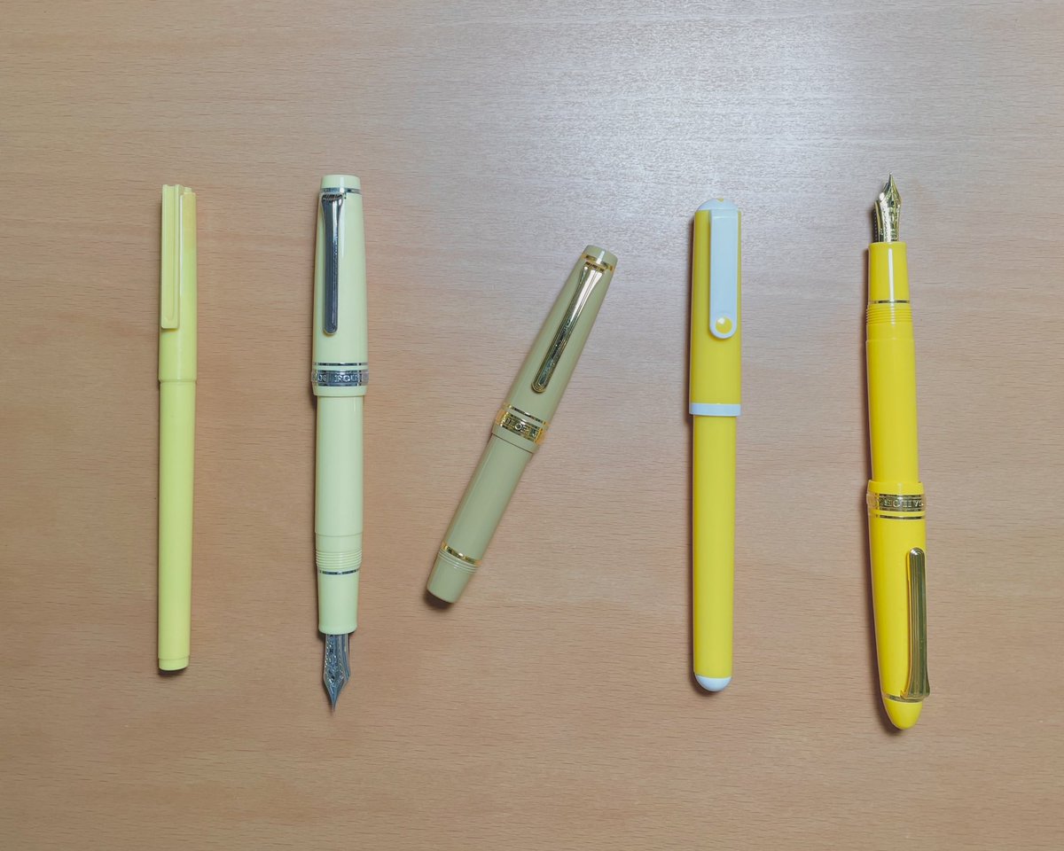 好きな万年筆で11月11日を作る やってみました🖋️🟡 ※中の人の私物