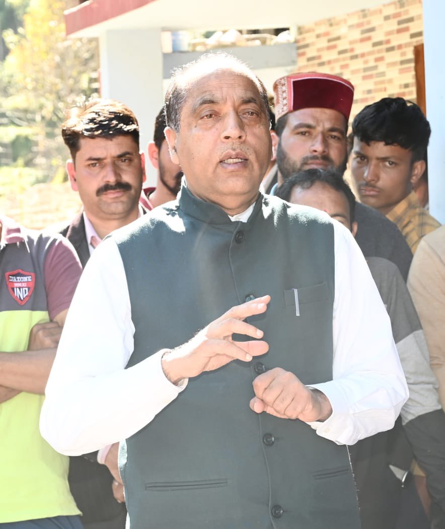 jairamthakurbjp's tweet image. आज सराज के सुराह गाँव का दौरा कर आपदा प्रभावित परिवारों से मुलाकात की और उनकी समस्याएँ सुनी।

हाल ही में आई प्राकृतिक आपदा से यहाँ का मुख्य सड़क मार्ग बुरी तरह क्षतिग्रस्त हो गया है, जिससे गाँव के लोगों को रोज़मर्रा की आवाजाही में भारी कठिनाइयों का सामना करना पड़ रहा है। कई लोगों…