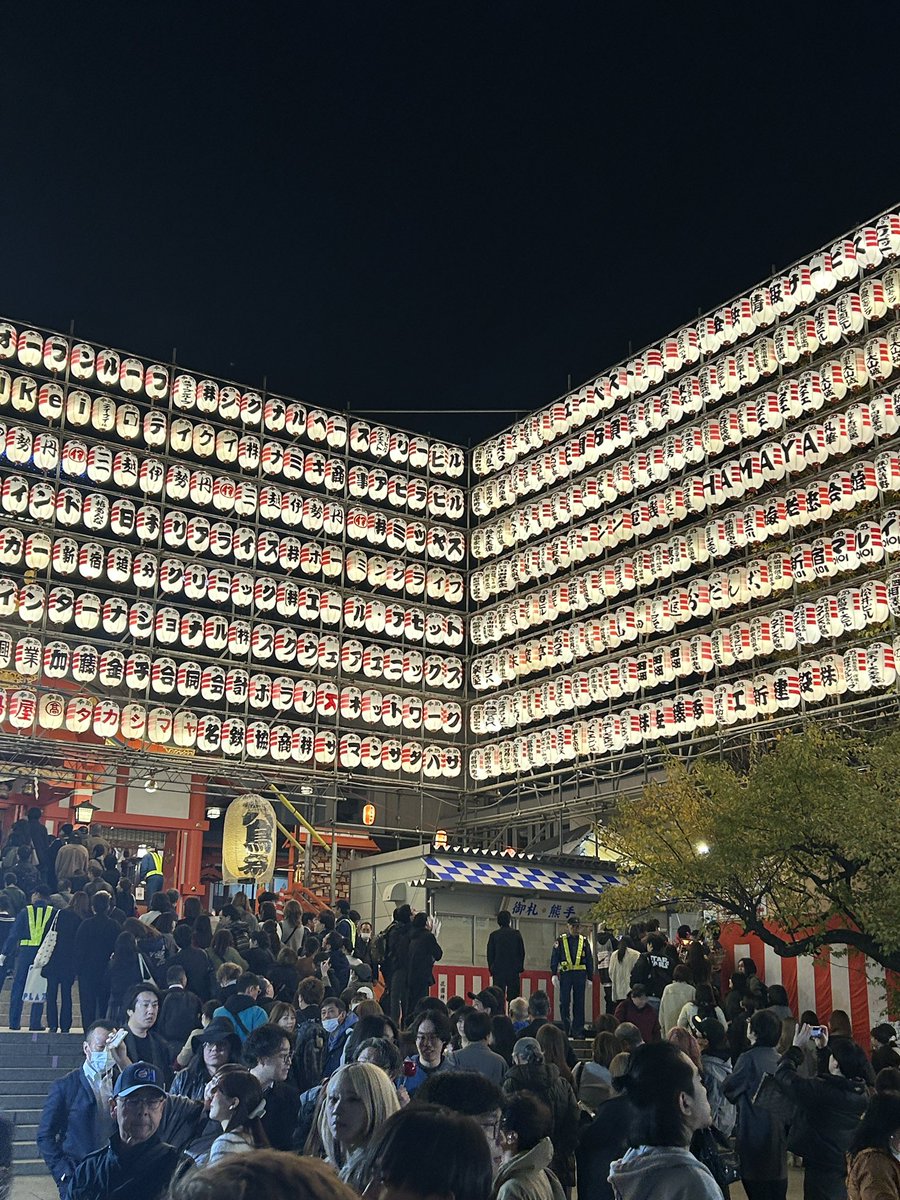 kanko_shinjuku's tweet image. 【⛩️#新宿 酉の市⛩️】
本日、#花園神社 は前夜祭！明日11/12は #一の酉 です！大変混雑しますので足元、お手回り品に気をつけて暖かい格好にてお出かけください😉
