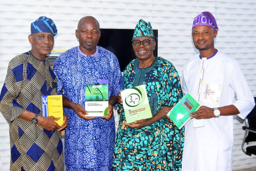 onaara_lg's tweet image. We appreciates Mr. Muhammed Oladejo, a distinguished BoT member of the Bayo/Bimpe Oyero Foundation, for his generous donation of books worth over ₦500,000 to the Local Govt. Library.

#OnaAraLG #EducationForAll #CommunityDevelopment #DrTemitopeKolapoGLORIOUS #OnaAraInProgress