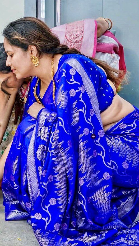 Anasuya New Saree collections Hot Anasuya | iiQ8 Entertainment