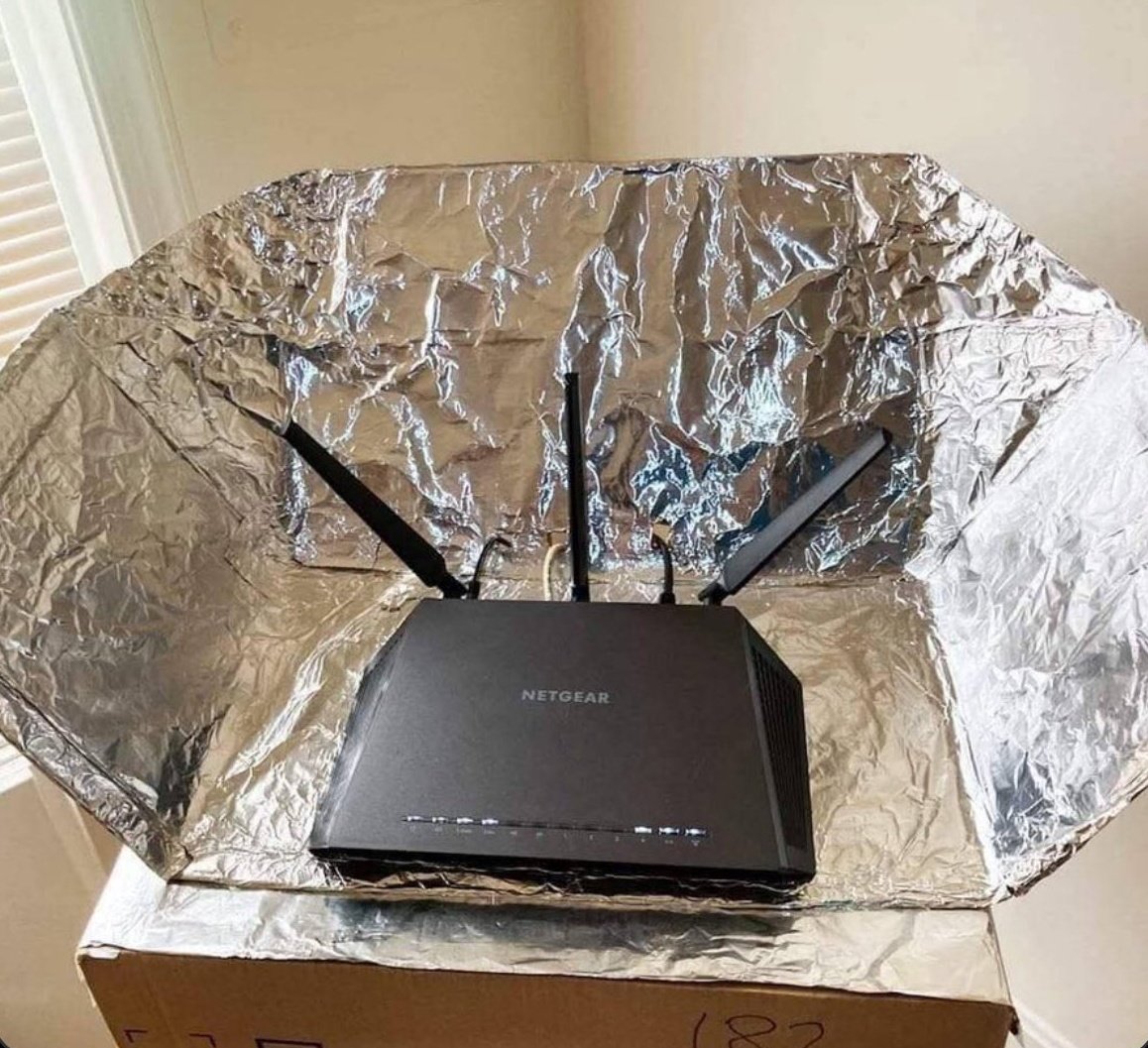 MrKimmKE's tweet image. Guys, put an aluminum foil behind your wi-fi router and thank me now!!! 😊