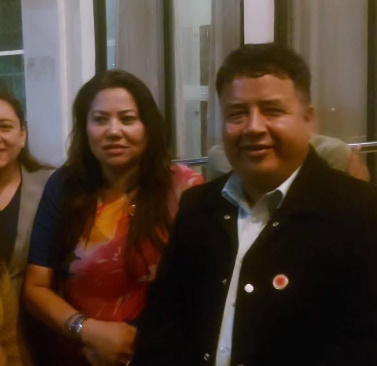 बलात्कार मुद्दाका अभियुक्त महेश बस्नेतको हातबाट टीका लगाएर रामकुमारी झाँक्री <a href="/Jhakri_didi/">Ram kumari Jhakri</a> एमाले बनिन !

• झाँक्री कै भाषामा- भ्रष्ट नेतृत्व र बलात्कार अभियुक्त छ्यापछ्याप्ती भएको एमालेबाट सुशासन कसरी हुन्छ? नारीहरूको अस्मिता कसरी जोगिन्छ ?

शेरधनदेखि ऐन, महेशसम्म!? ओहो 😭🤬