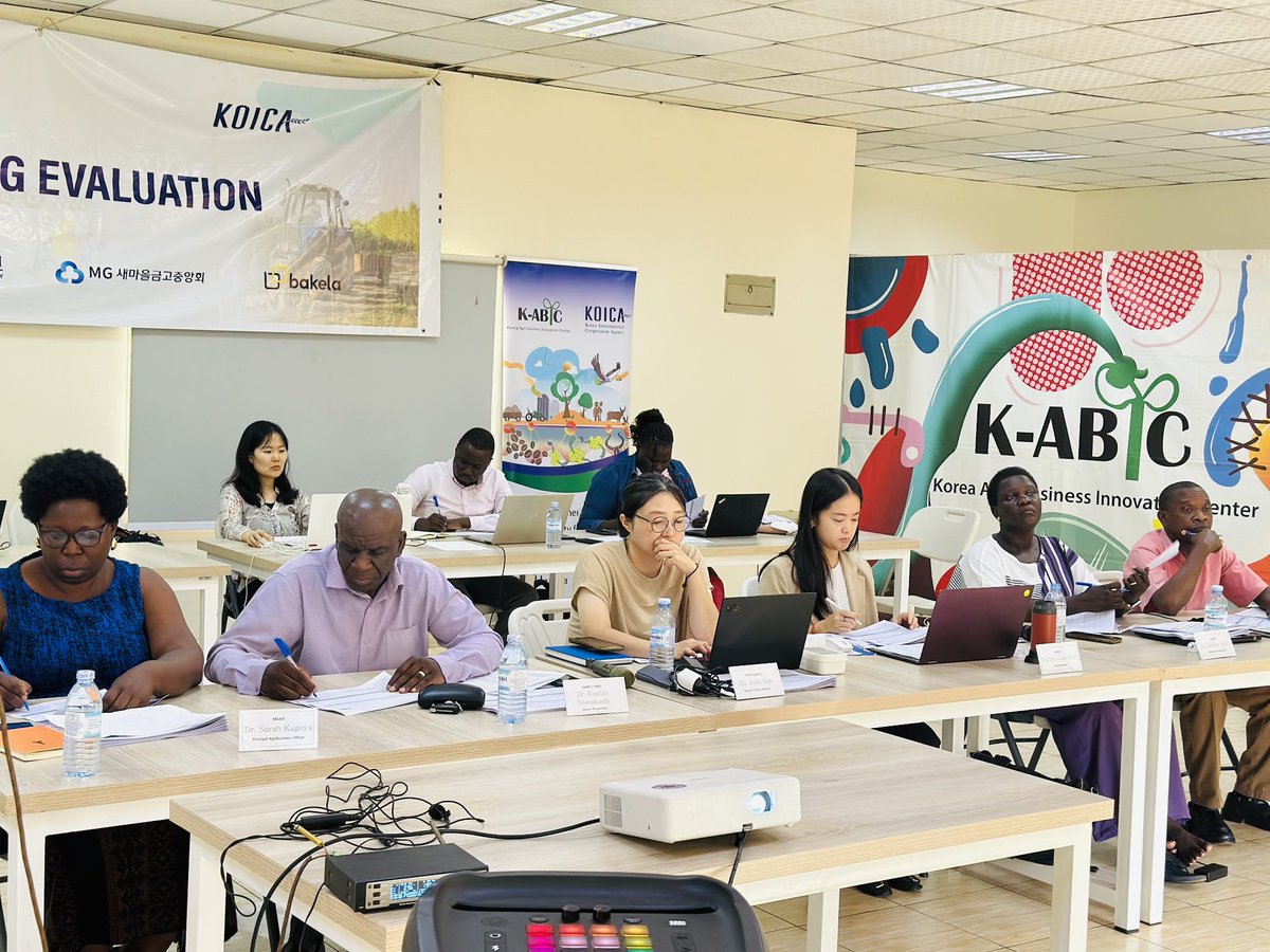 ScaduKabic's tweet photo. #HappeningNow 

🌟 Day 2 of the SCADU Virtual Business Pitching Evaluation is on!🌟

The energy, innovation, &amp; passion continue as youths in agribusiness showcase their transformative ideas, all competing for $10,000 in loan financing under the #SCADUProject. https://t.co/w8FUAJCIJA