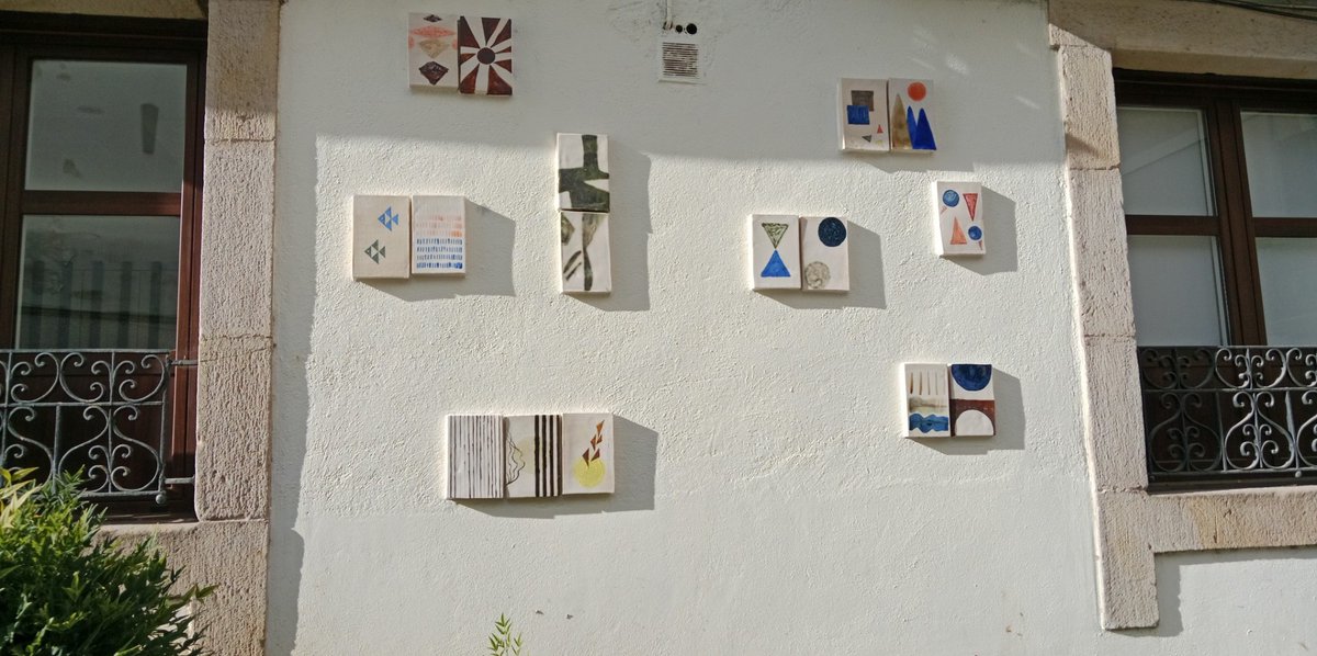 Zumarragako udalak antolatutako zeramika tailerrean egindako lanak jubilatuen egoitzako paretan jarri dira
En la pared del hogar del jubilado, se ha colocado una muestra de los trabajos realizados en el taller de cerámica organizado por el ayuntamiento de Zumarraga
Eskerrik asko