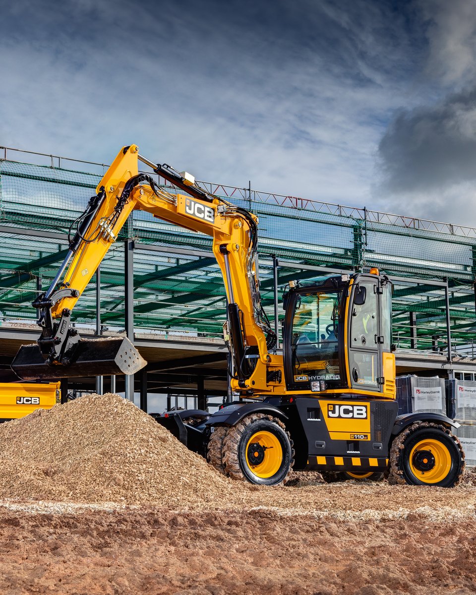 Watling_JCB's tweet photo. The JCB Hydradig 110W delivers unbeatable visibility, stability and mobility in tight urban spaces. Powered by an 81kW EcoMAX engine and built for precision.

📞 01162 863621
📧 enquiries@watling-jcb.com
🌐 https://t.co/iTwYX5e7i4

#WatlingJCB #JCBDiggers #JCBHydradig https://t.co/KEwR71XabH