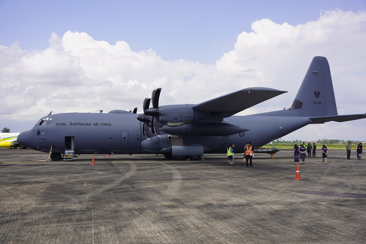 AusAmbLaos's tweet photo. 🇦🇺Australia delivered 10 tonnes of humanitarian relief to 🇱🇦 Laos via @AusAirForce C-130 under #IPE25. Supplies handed to 🇱🇦 Minister Phosay Sayasone will aid 1,800 people &amp; boost disaster preparedness, complementing AHA Centre’s support for 15,000 people. #OneASEANOneResponse 🌧 https://t.co/aTXx59LSzv