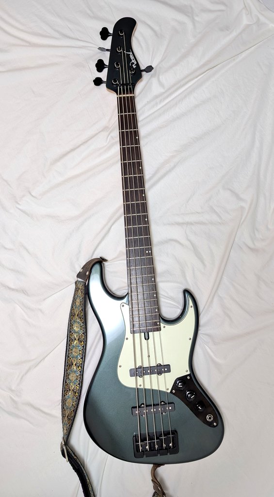 Wood Custom Guitars 5弦ベース Wood Custom Guitars 商品一覧 | 三木