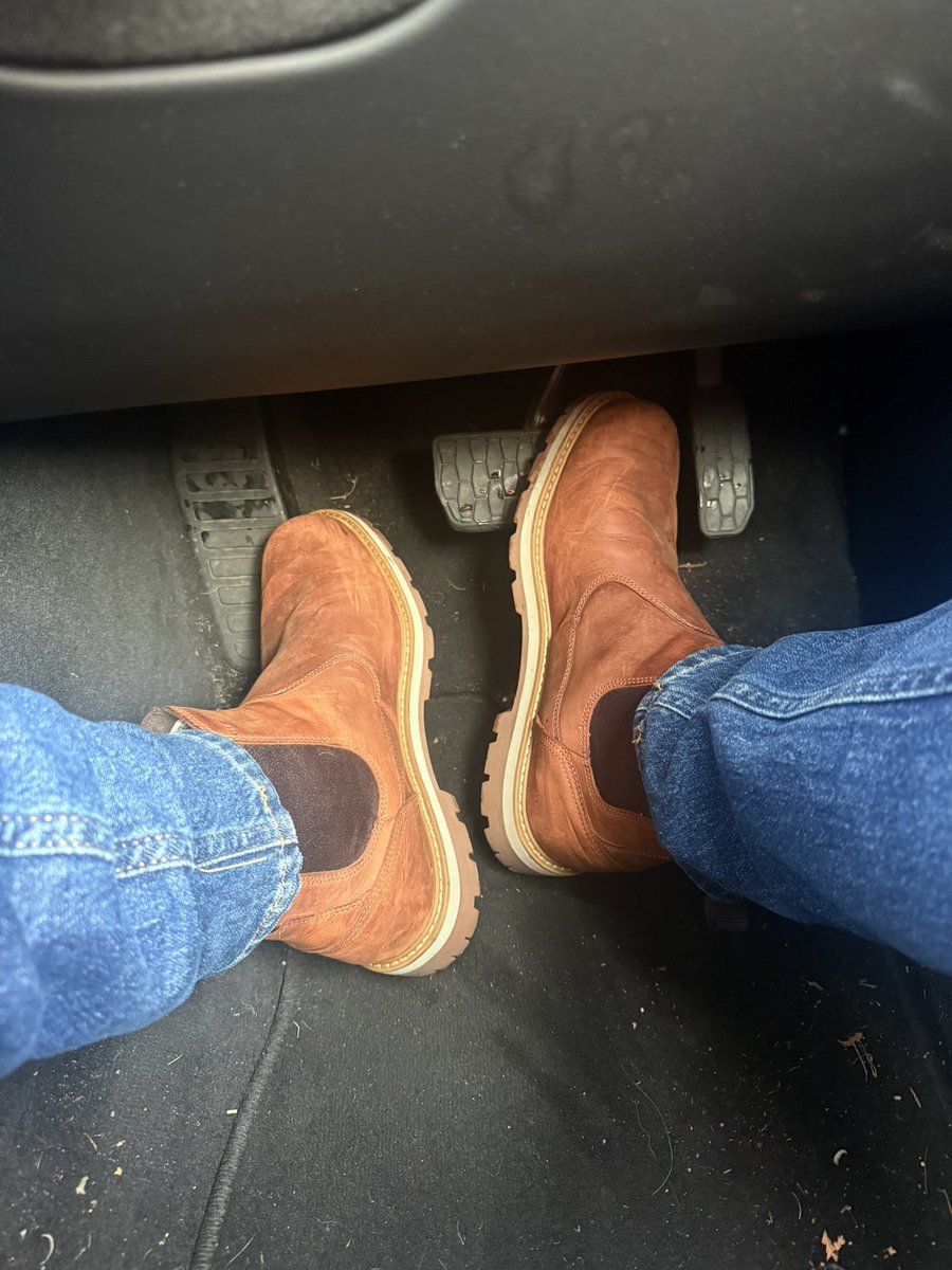 masteralpha94's tweet image. One for the boot subs , got the timbs on today to stomp those wallets extra hard