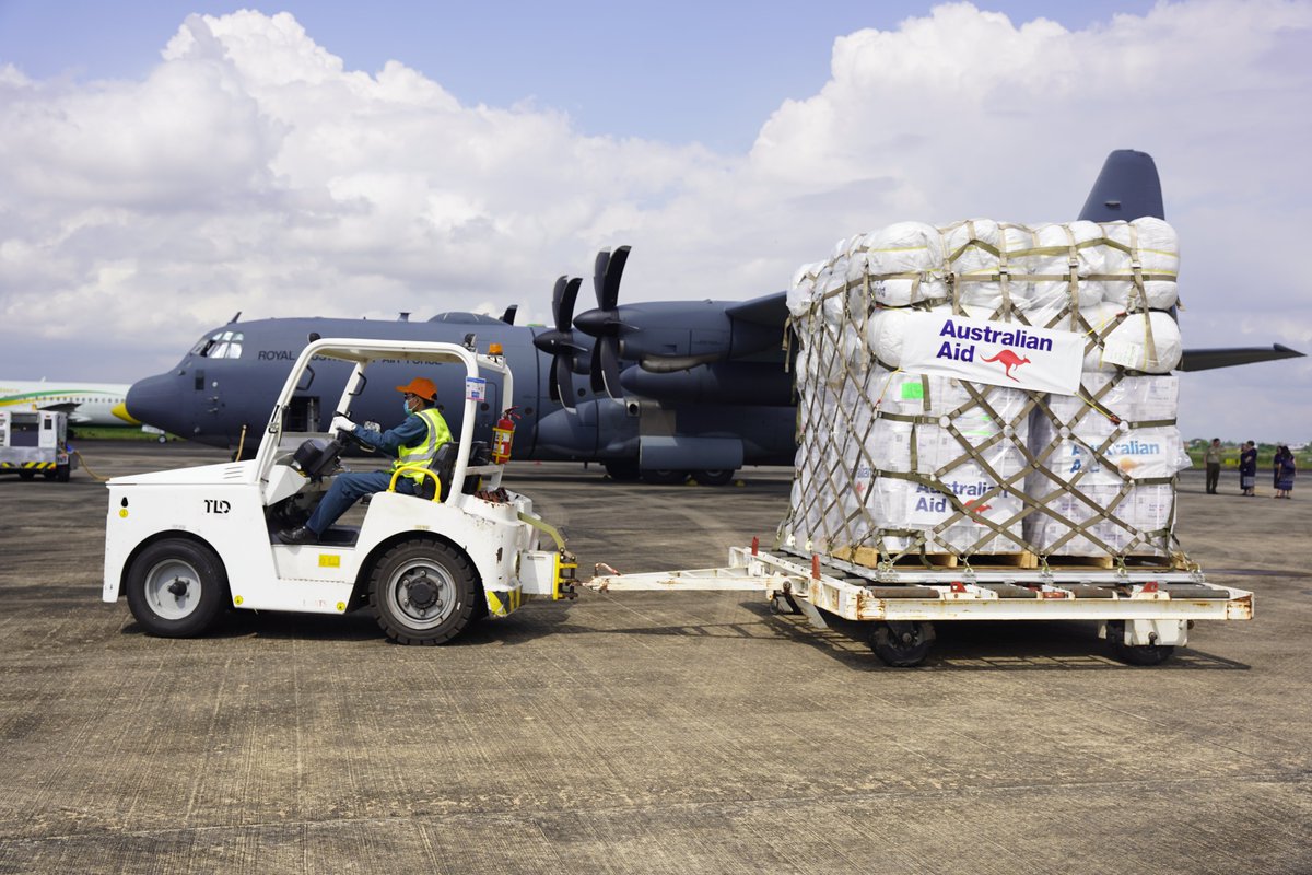 AusAmbLaos's tweet photo. 🇦🇺Australia delivered 10 tonnes of humanitarian relief to 🇱🇦 Laos via @AusAirForce C-130 under #IPE25. Supplies handed to 🇱🇦 Minister Phosay Sayasone will aid 1,800 people &amp; boost disaster preparedness, complementing AHA Centre’s support for 15,000 people. #OneASEANOneResponse 🌧 https://t.co/aTXx59LSzv